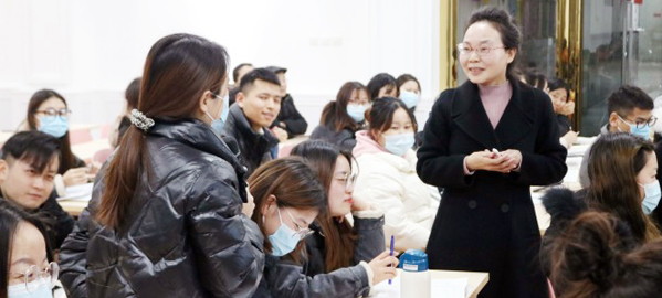印台 专家指导+名师授课+培优补弱+日清月结的教学模式