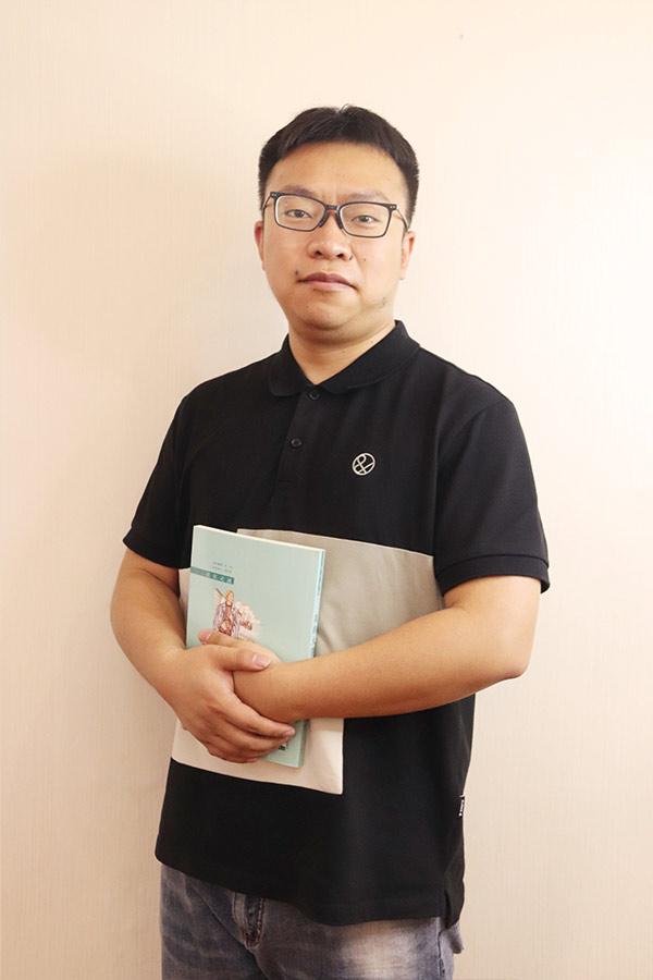 印台杨斌 本科学历，毕业于西安航空学院
