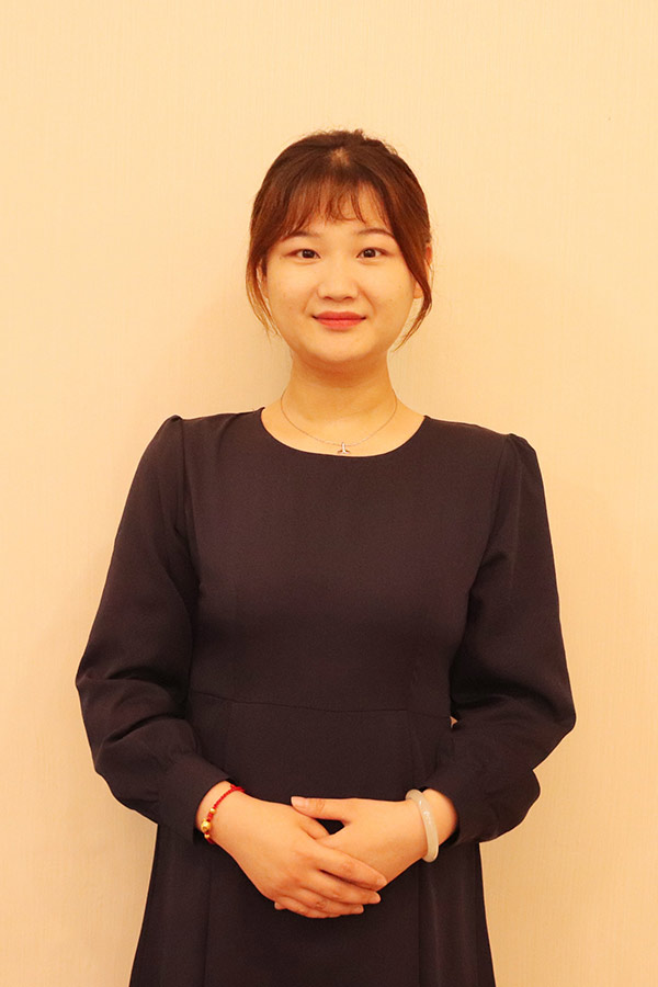 印台文哲 本科学历，优秀班主任