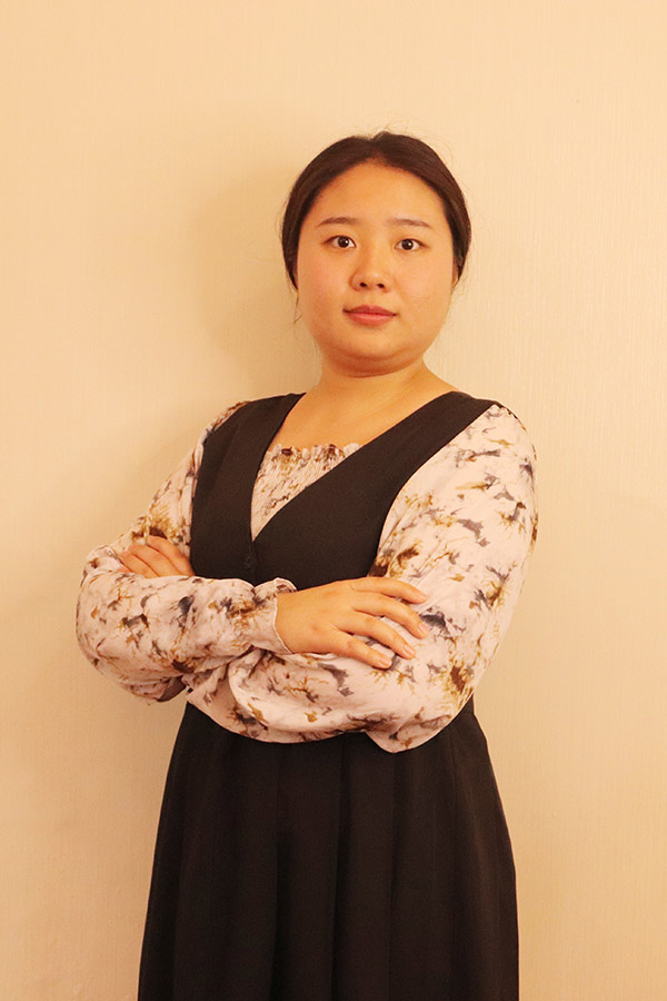 印台何爱玲 本科学历，优秀班主任